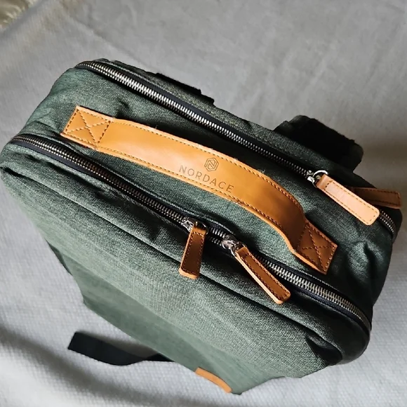 Nordace Men/ Woman Siena Pro 17" Backpack in Green - Picture 1 of 16